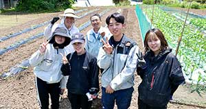 秋の収穫に向けて〜芋の苗植え〜